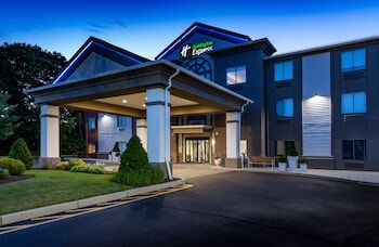 Picture of Holiday Inn Express Middletown / Newport